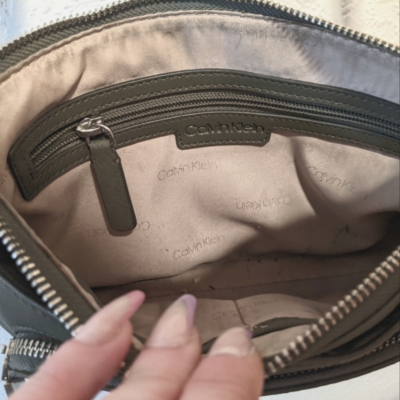 Calvin Klein Black Crossbody Bag GUC - Picture 3 of 3
